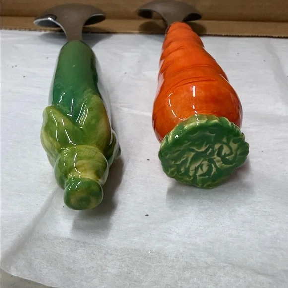 ⭐️Vintage Set of ceramic & stainless steel salad servers vegetable themed handle - Picture 9 of 12